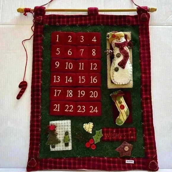 Vintage Christmas Advent Handmade Calendar Wall Decor w 24 Day Pockets Reusable - Picture 1 of 9